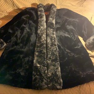 JORDACHE SZ L FAUX FUR GORGEOUS BLACK & GREY COAT